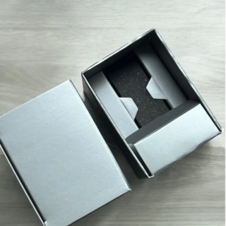 CAJA DE PRESENTACIÓN GRIS